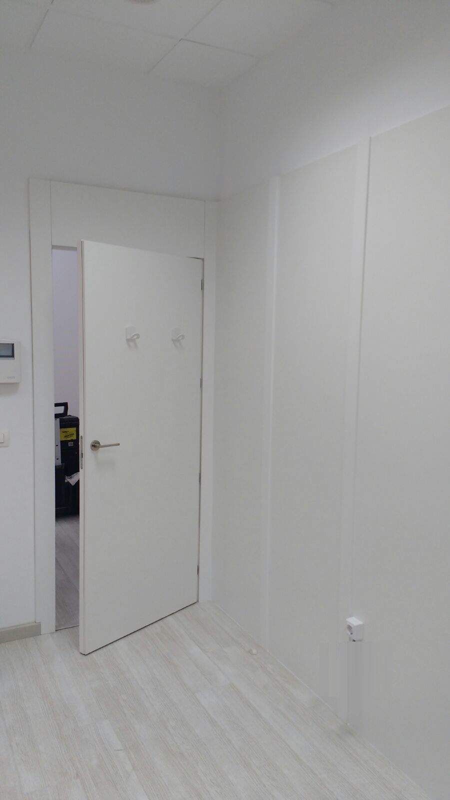 Emplomado de habitación