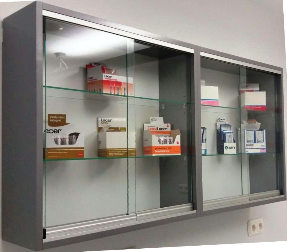 Vitrina con puertas de cristal / madera
