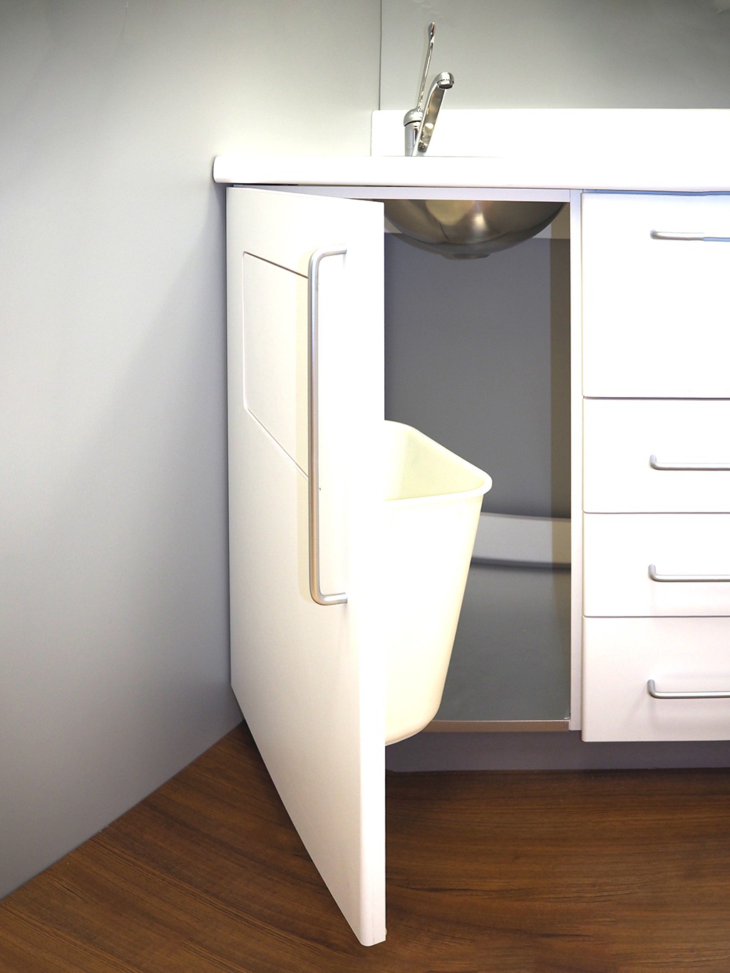 Módulo 10: Para lavabo con trampilla y cubo residuos